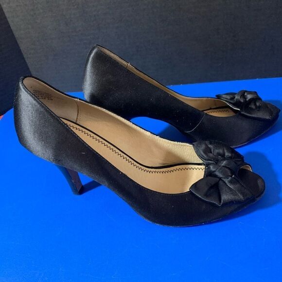 BP Black Satin Pumps - Picture 5 of 7